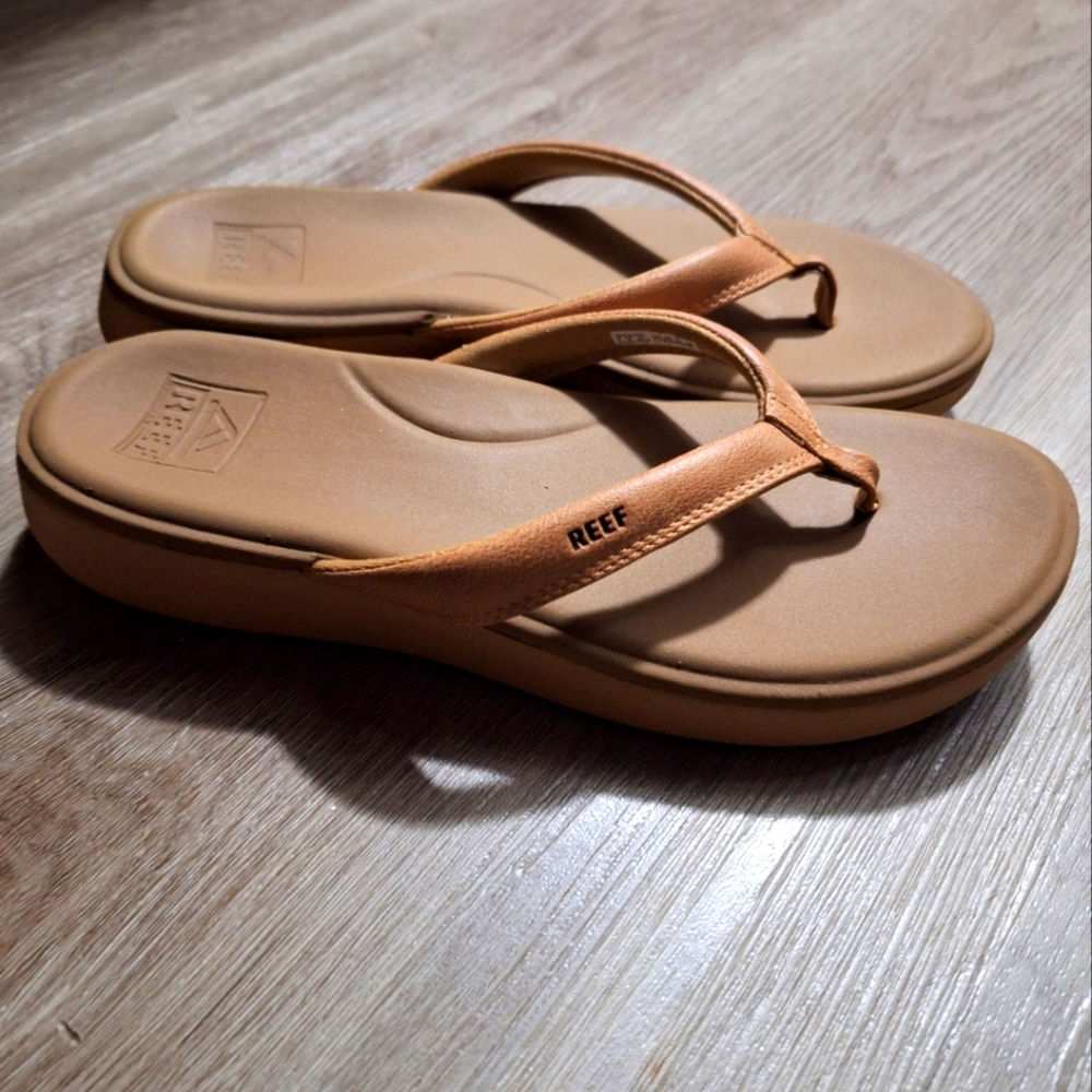 Size 9 Reef Tan Sandals